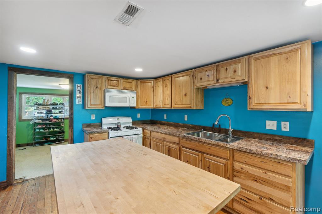 15041 SHARON Road, Chesaning, MI 48616 — Photo 8