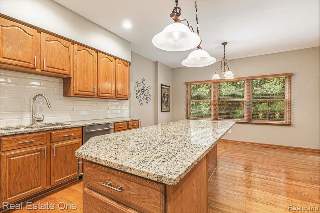 20 BURDICK WOODS, Oxford, MI 48371 — Photo 6