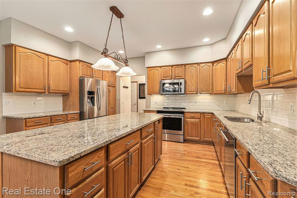 20 BURDICK WOODS, Oxford, MI 48371 — Photo 8