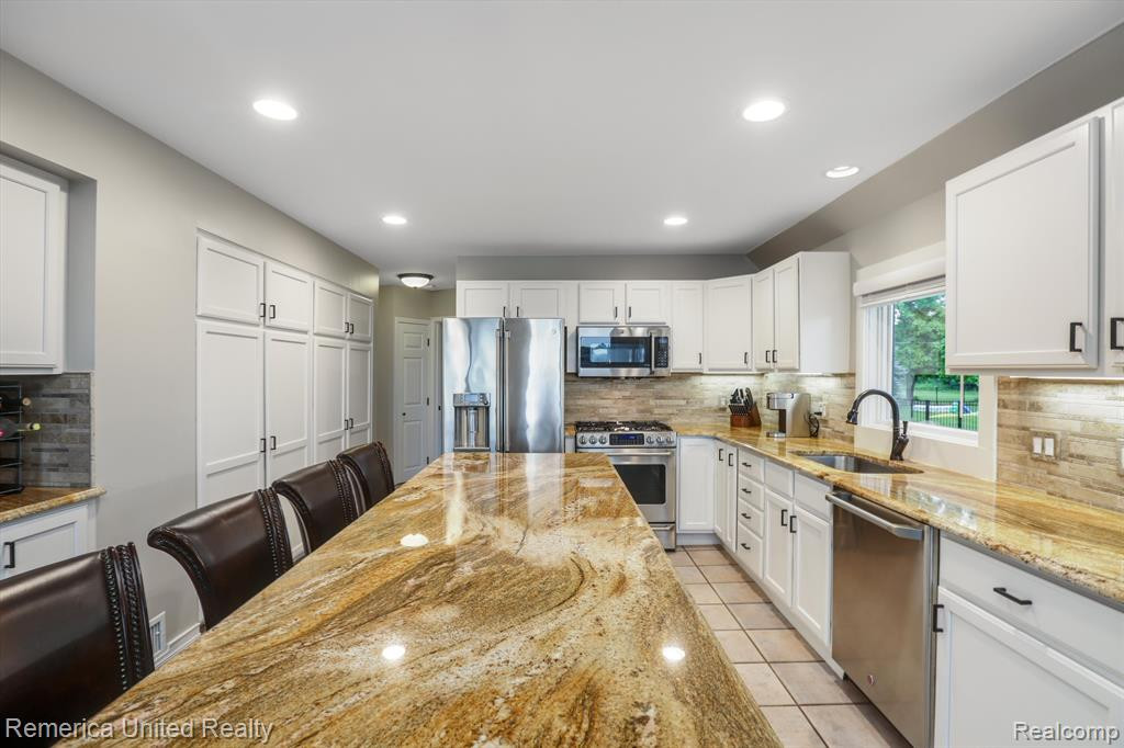 9235 SILVERSIDE, South Lyon, MI 48178 — Photo 14