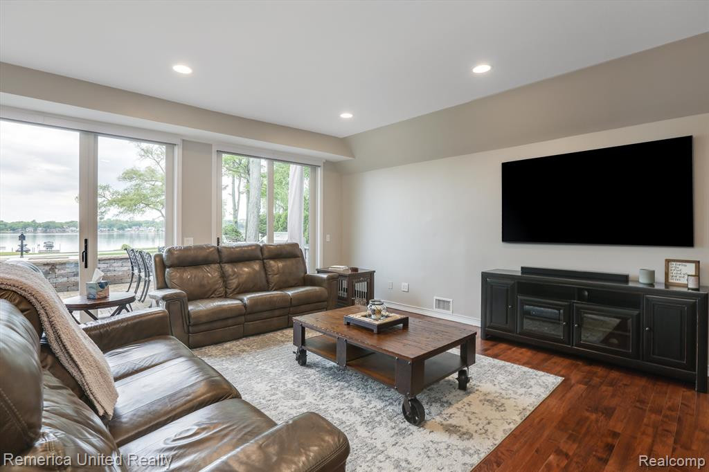 9235 SILVERSIDE, South Lyon, MI 48178 — Photo 20