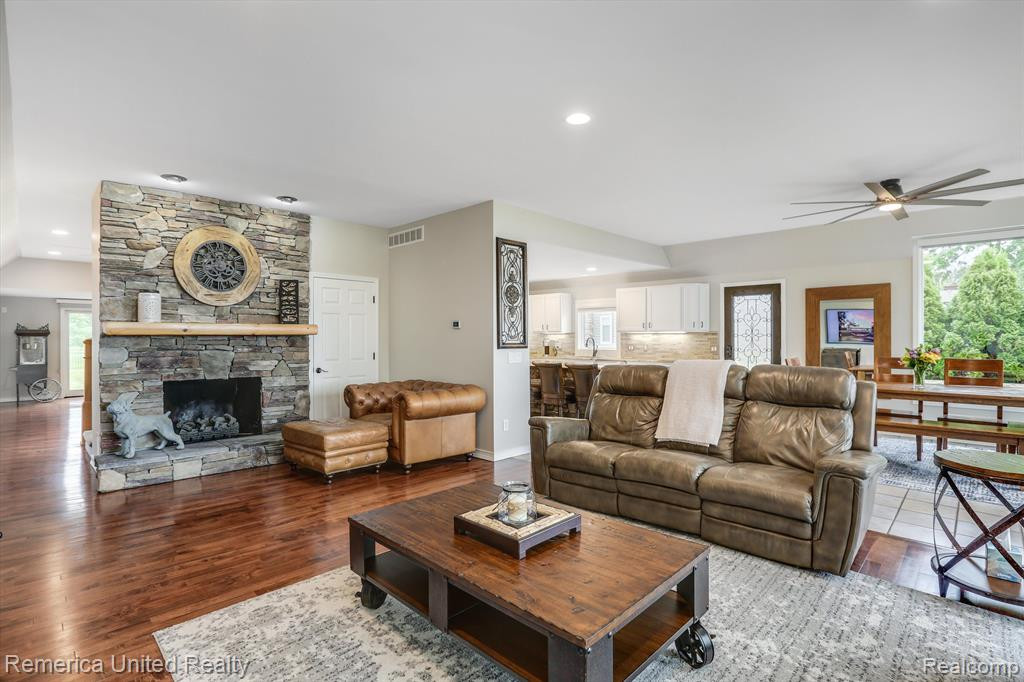 9235 SILVERSIDE, South Lyon, MI 48178 — Photo 23
