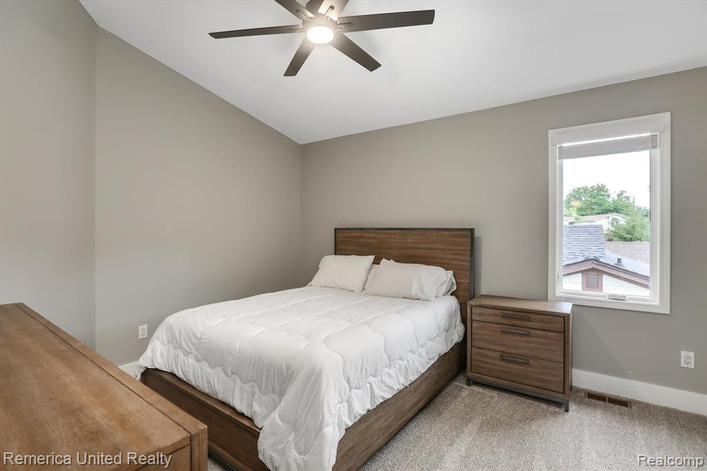 9235 SILVERSIDE, South Lyon, MI 48178 — Photo 33