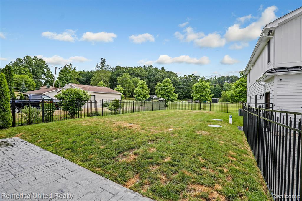 9235 SILVERSIDE, South Lyon, MI 48178 — Photo 42