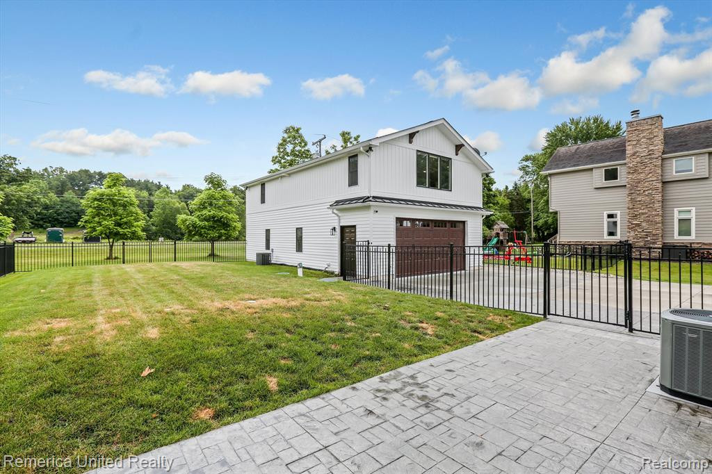 9235 SILVERSIDE, South Lyon, MI 48178 — Photo 45