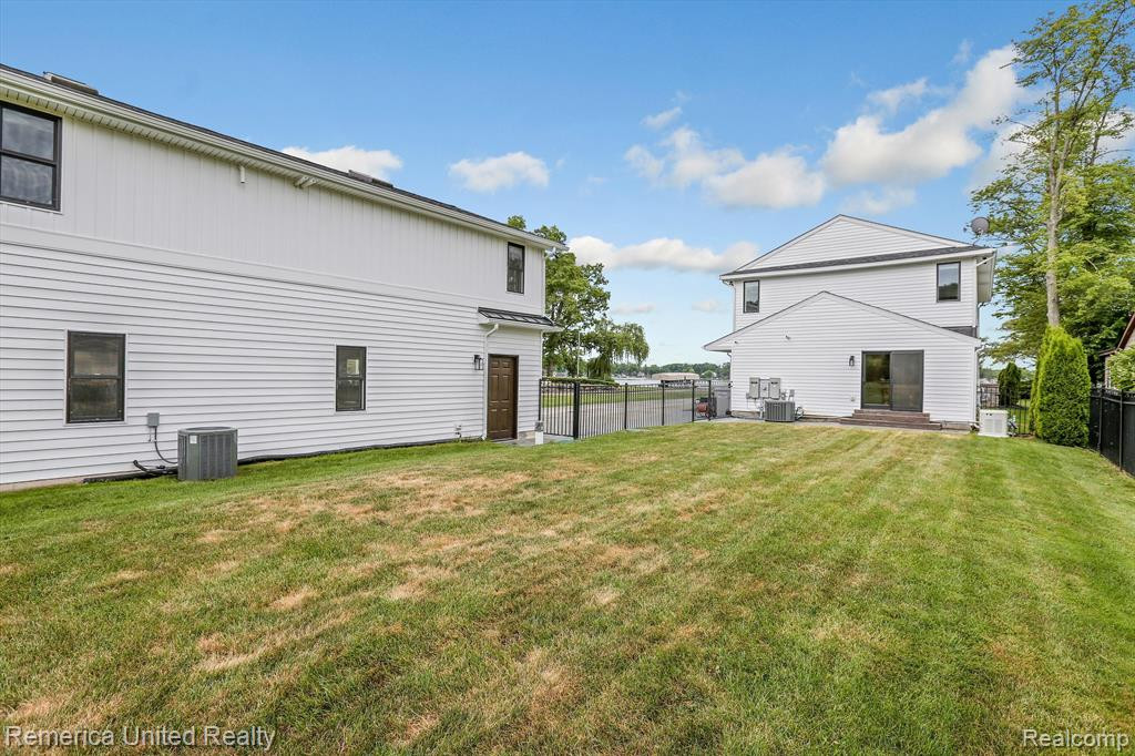 9235 SILVERSIDE, South Lyon, MI 48178 — Photo 59