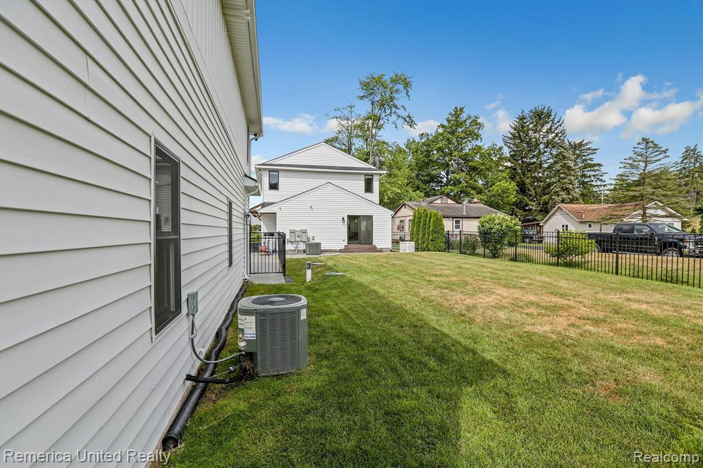 9235 SILVERSIDE, South Lyon, MI 48178 — Photo 60