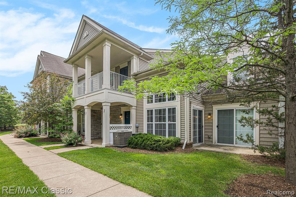 19107 ADDINGTON Drive, Commerce Twp, MI 48390 — Photo 2