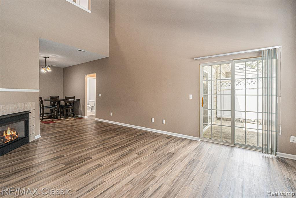 19107 ADDINGTON Drive, Commerce Twp, MI 48390 — Photo 4