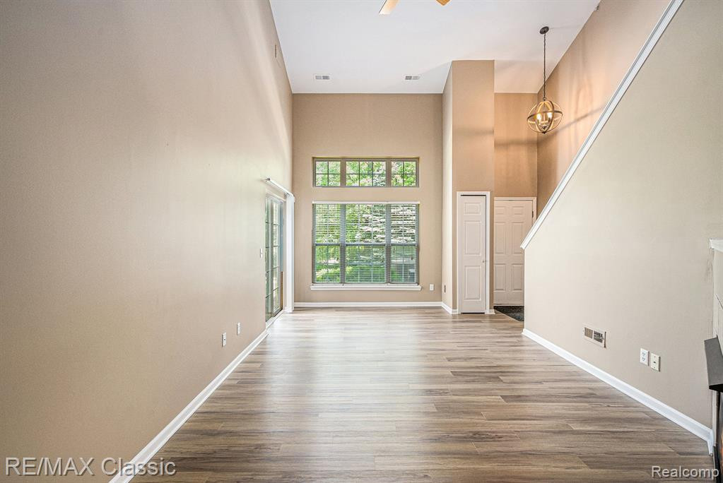 19107 ADDINGTON Drive, Commerce Twp, MI 48390 — Photo 5