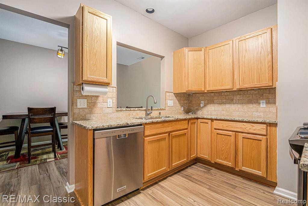 19107 ADDINGTON Drive, Commerce Twp, MI 48390 — Photo 9