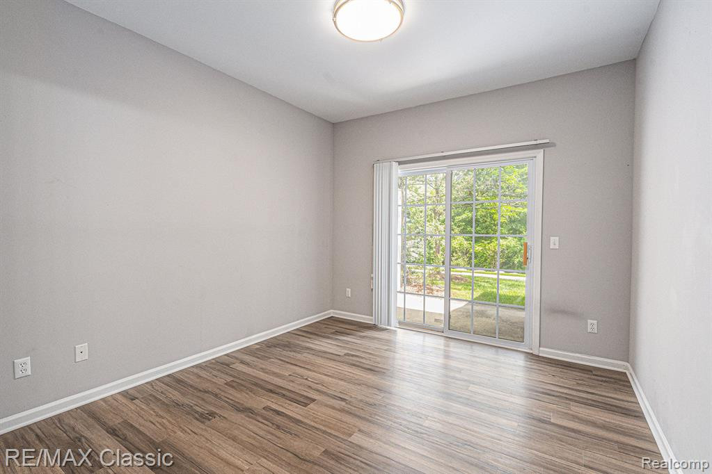 19107 ADDINGTON Drive, Commerce Twp, MI 48390 — Photo 13