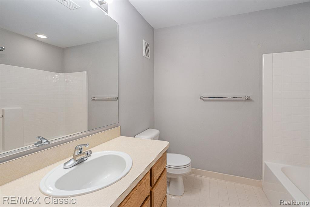 19107 ADDINGTON Drive, Commerce Twp, MI 48390 — Photo 19