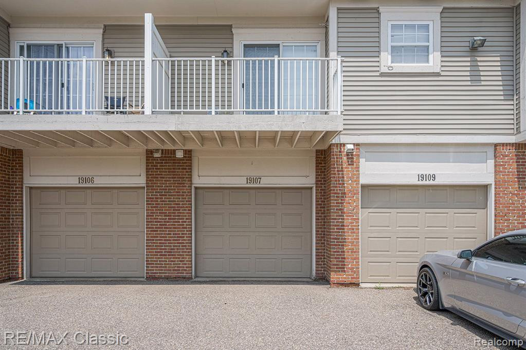 19107 ADDINGTON Drive, Commerce Twp, MI 48390 — Photo 21
