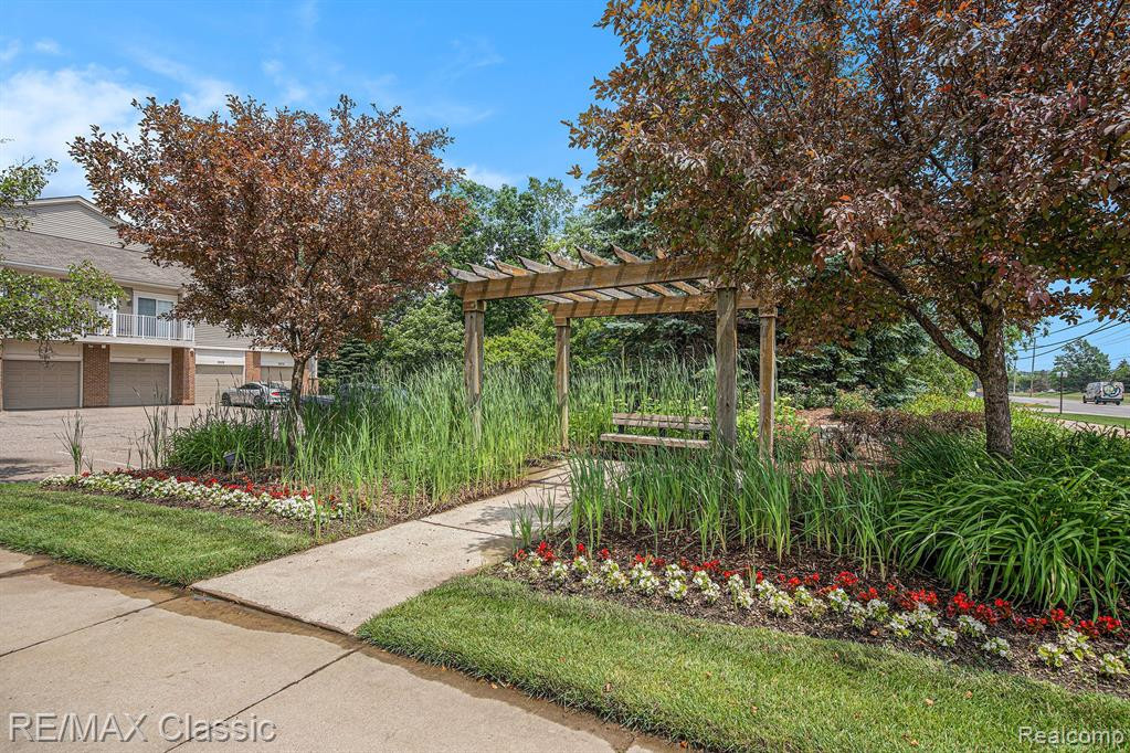 19107 ADDINGTON Drive, Commerce Twp, MI 48390 — Photo 22