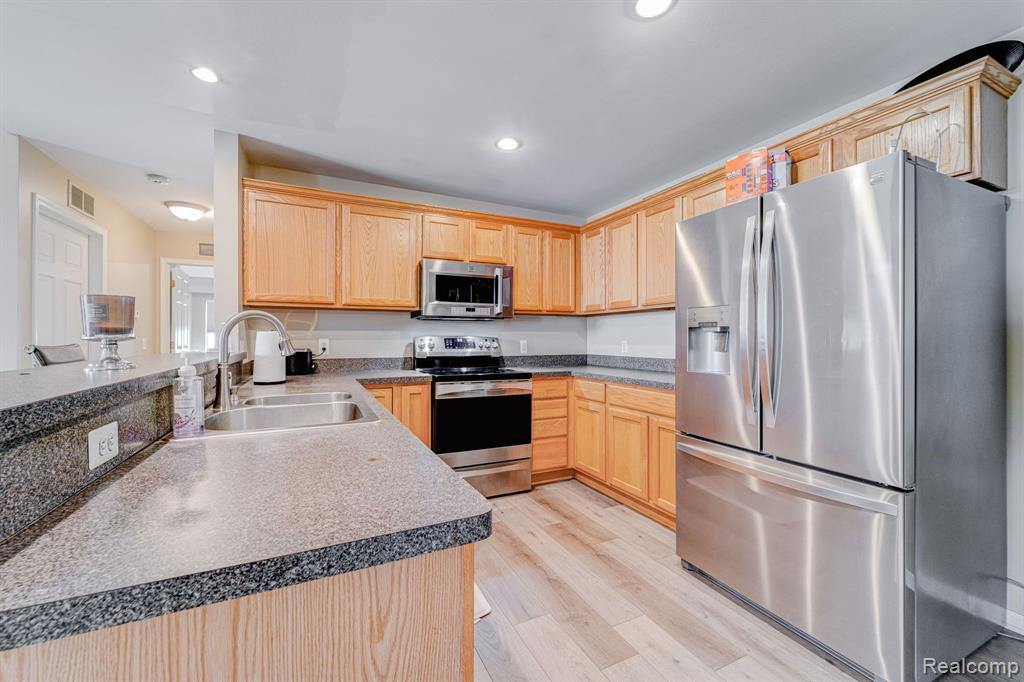 5753 ACORN Lane, Sterling Heights, MI 48314 — Photo 9