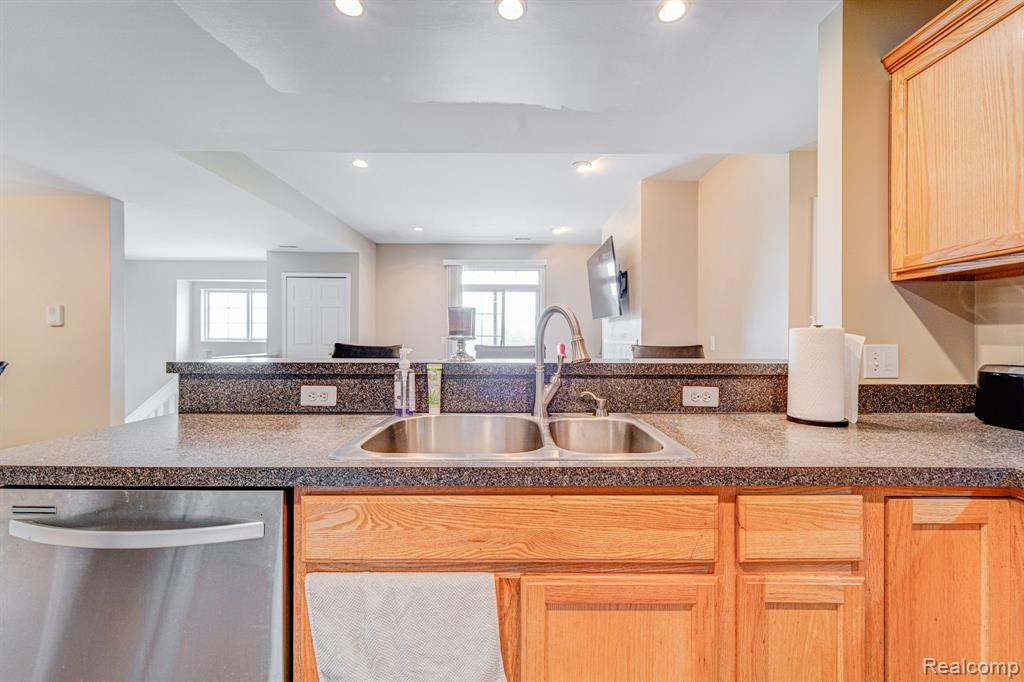 5753 ACORN Lane, Sterling Heights, MI 48314 — Photo 10