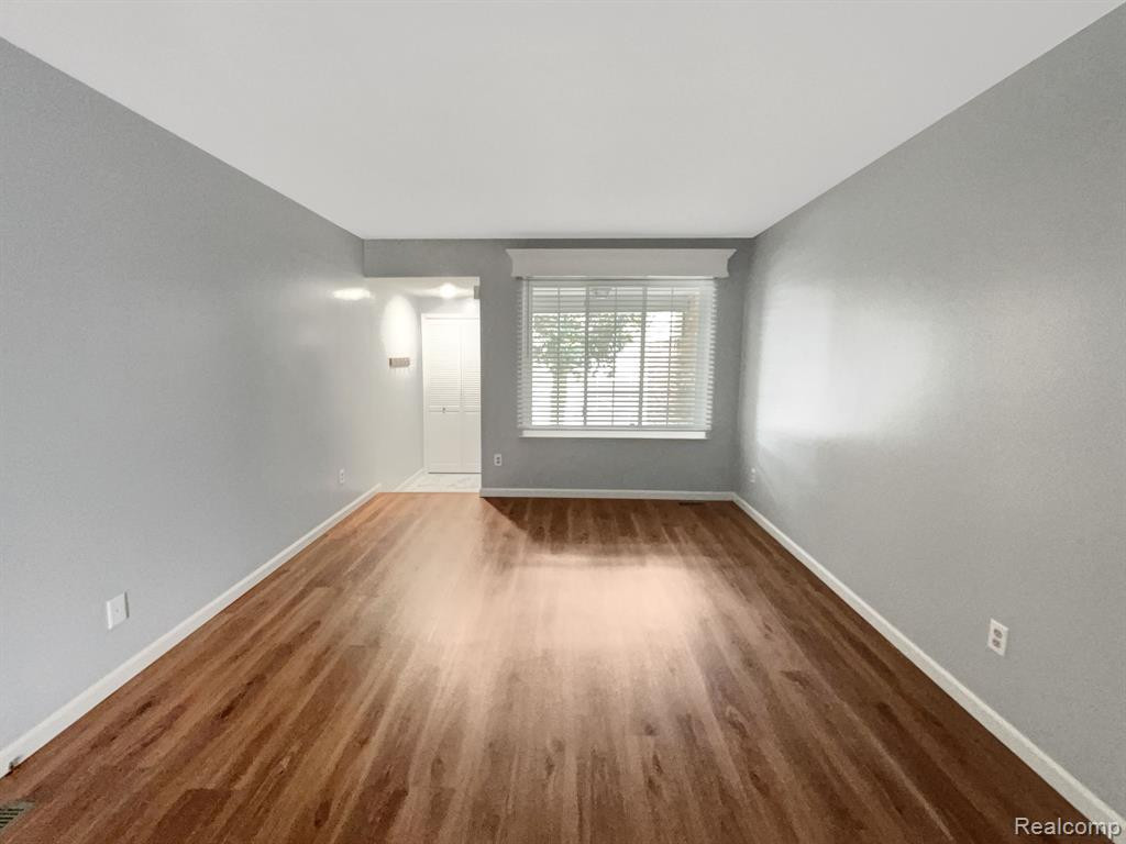 326 HAMPTON, South Lyon, MI 48178 — Photo 7