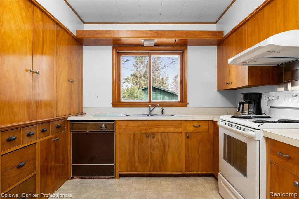602 N BRIDGE Street, Bellaire, MI 49615 — Photo 41