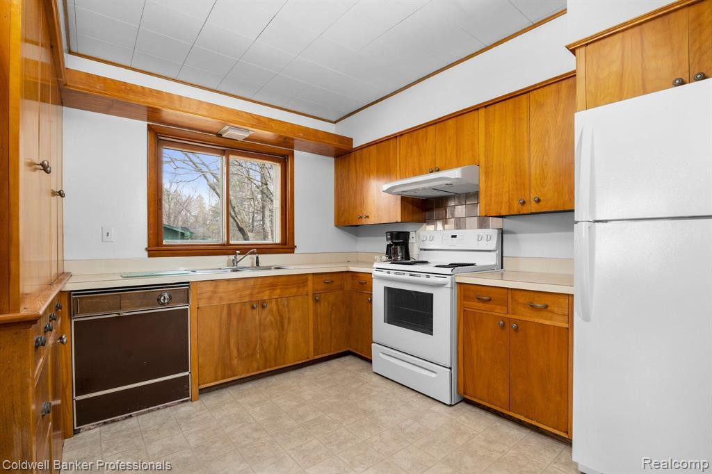 602 N BRIDGE Street, Bellaire, MI 49615 — Photo 42