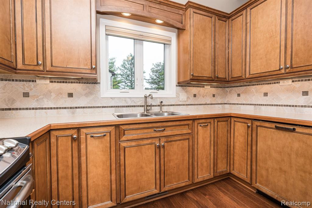 605 LAKES EDGE Drive, Oxford, MI 48371 — Photo 4