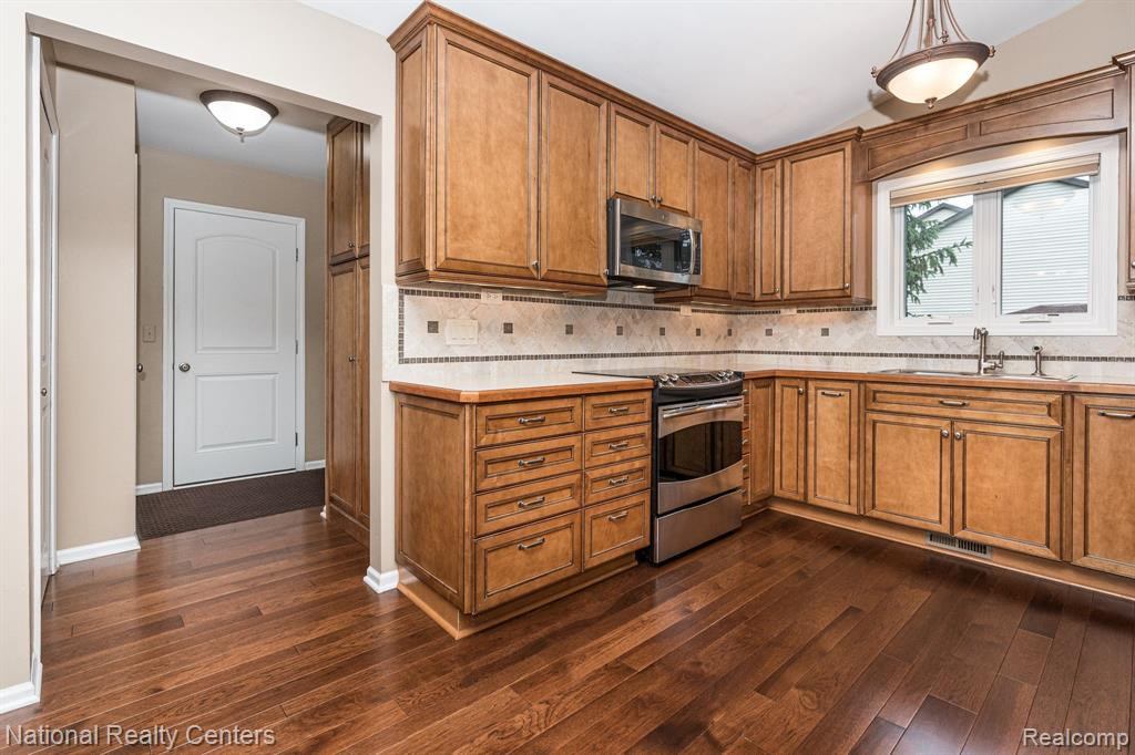 605 LAKES EDGE Drive, Oxford, MI 48371 — Photo 6