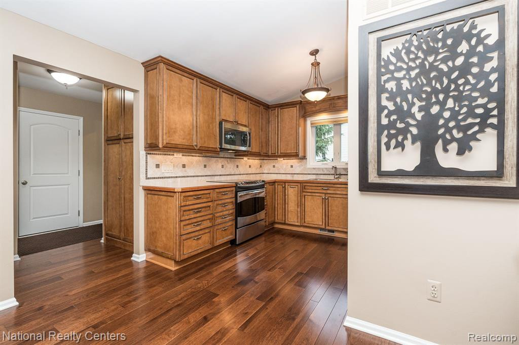 605 LAKES EDGE Drive, Oxford, MI 48371 — Photo 7