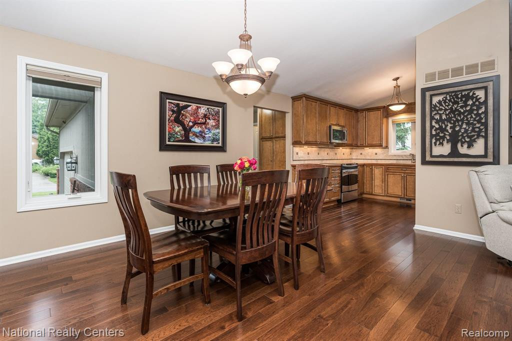 605 LAKES EDGE Drive, Oxford, MI 48371 — Photo 8