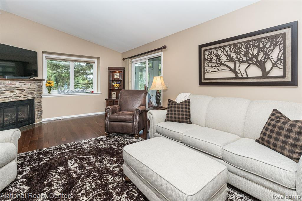 605 LAKES EDGE Drive, Oxford, MI 48371 — Photo 12