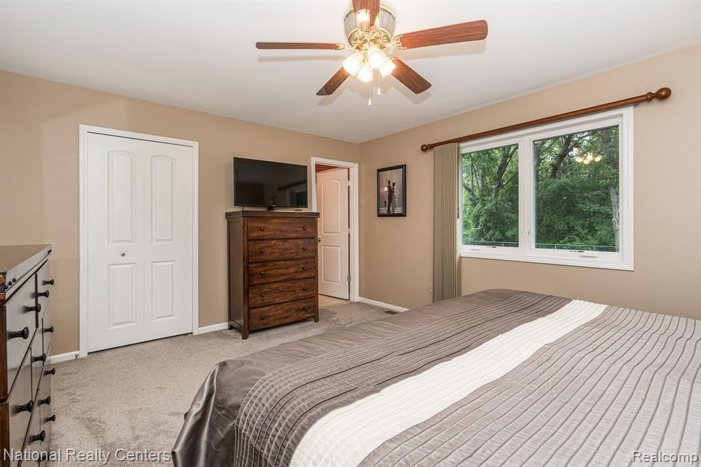 605 LAKES EDGE Drive, Oxford, MI 48371 — Photo 18