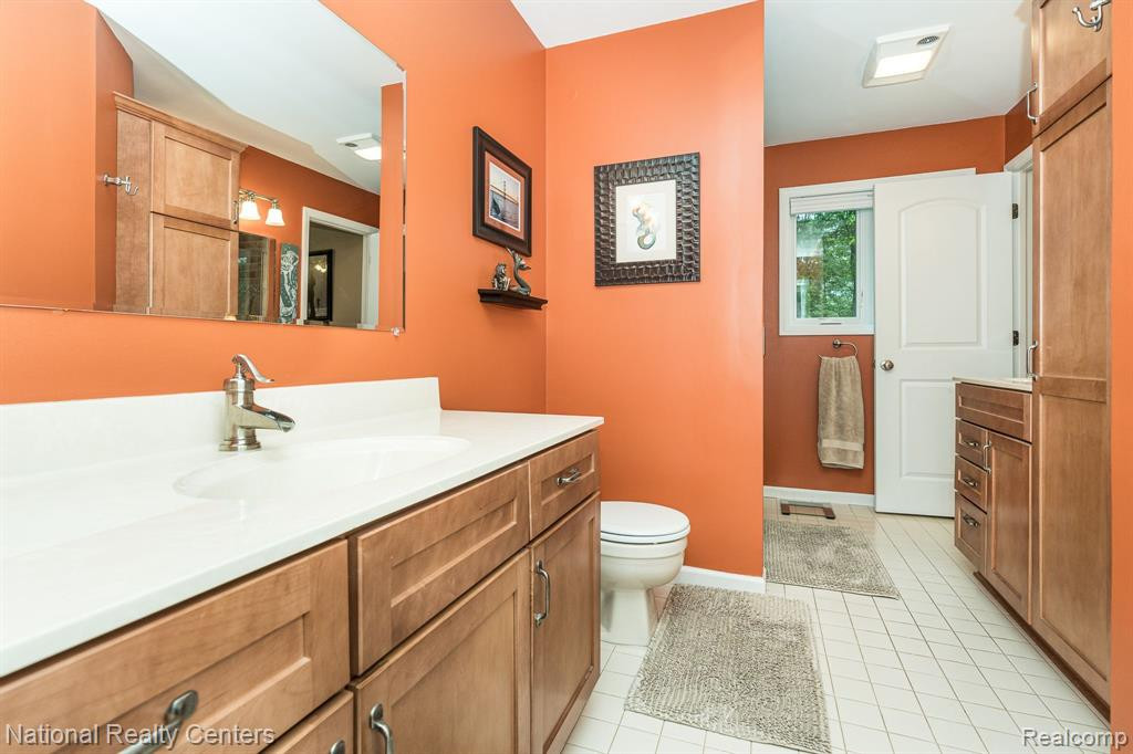 605 LAKES EDGE Drive, Oxford, MI 48371 — Photo 20