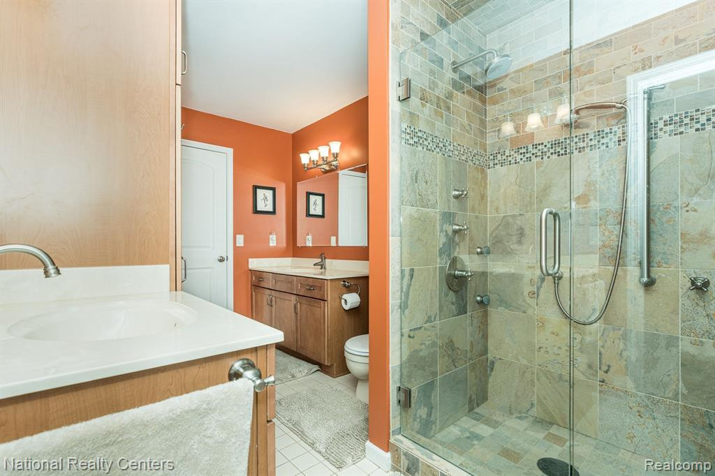 605 LAKES EDGE Drive, Oxford, MI 48371 — Photo 22