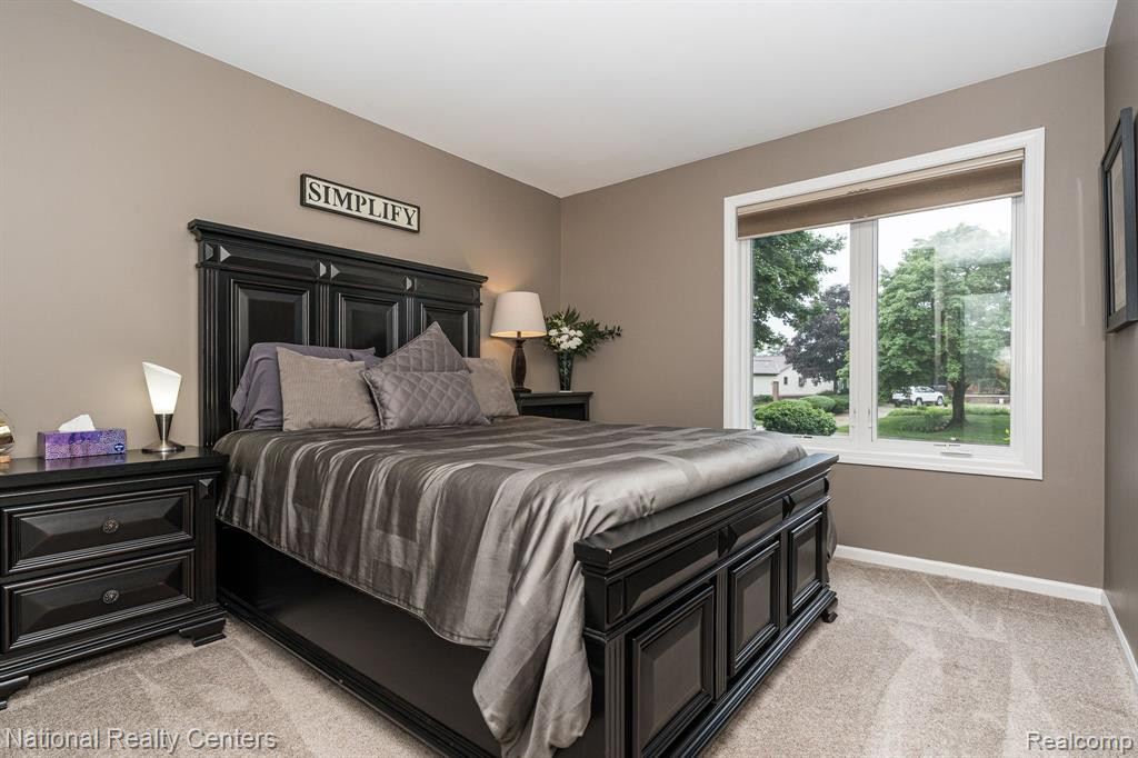 605 LAKES EDGE Drive, Oxford, MI 48371 — Photo 24