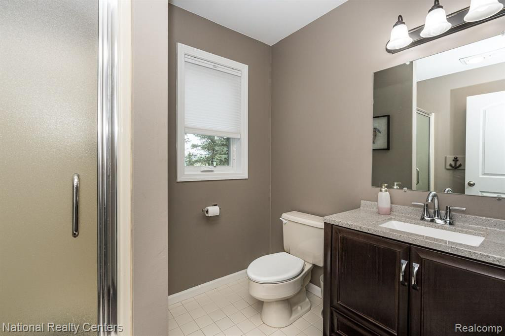 605 LAKES EDGE Drive, Oxford, MI 48371 — Photo 26
