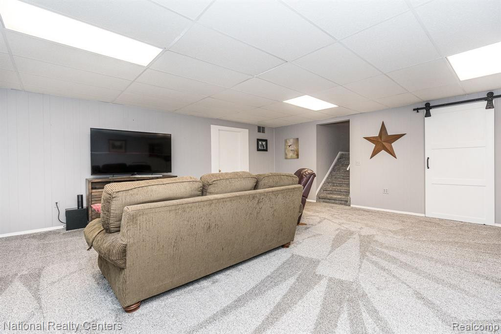 605 LAKES EDGE Drive, Oxford, MI 48371 — Photo 27