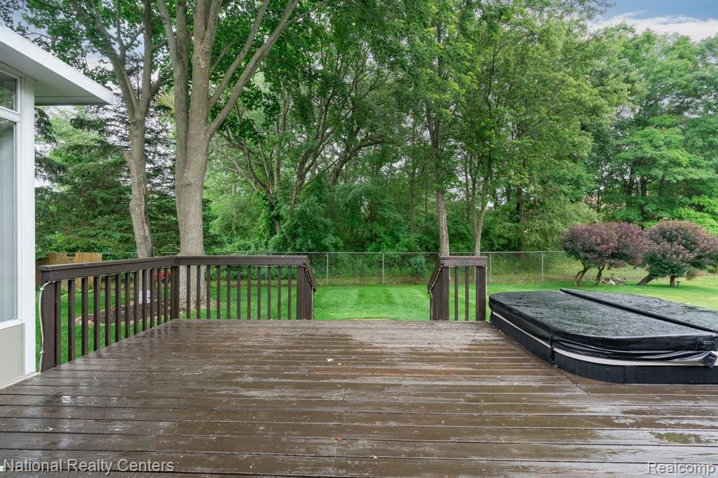 605 LAKES EDGE Drive, Oxford, MI 48371 — Photo 34