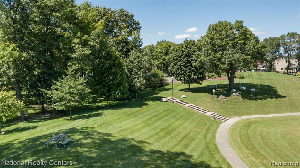 605 LAKES EDGE Drive, Oxford, MI 48371 — Photo 40