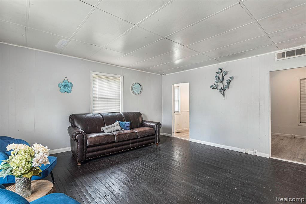 115 EMMETT, Byron, MI 48418 — Photo 4