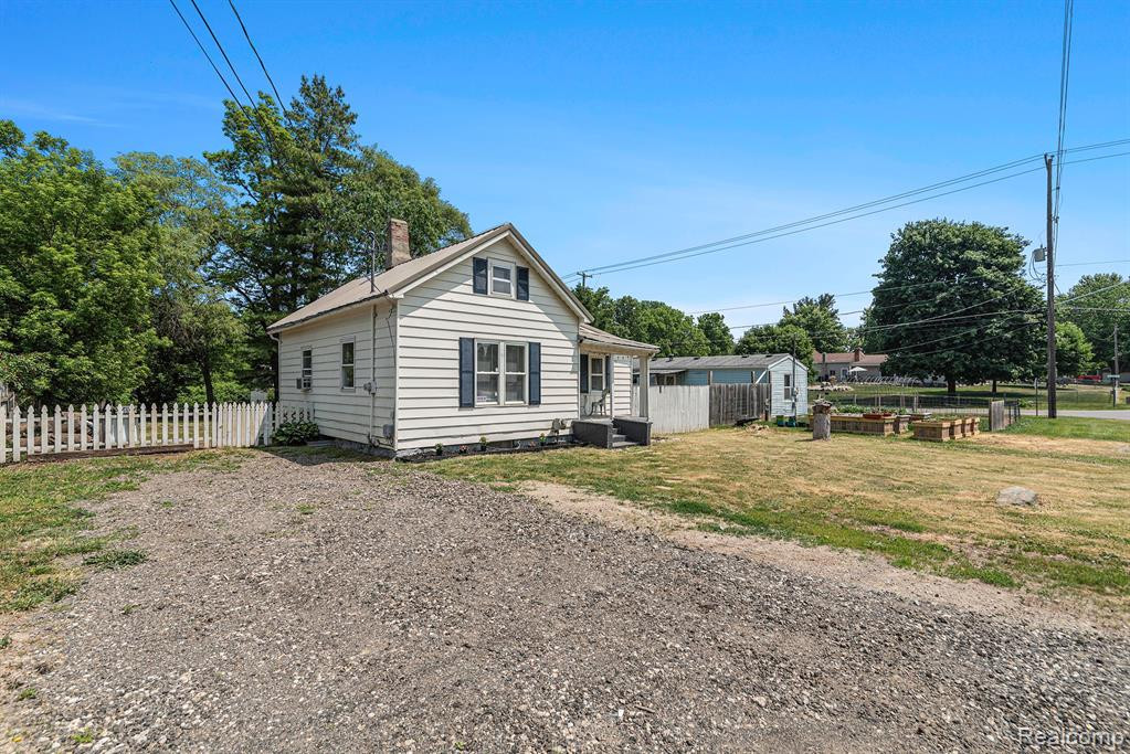115 EMMETT, Byron, MI 48418 — Photo 13