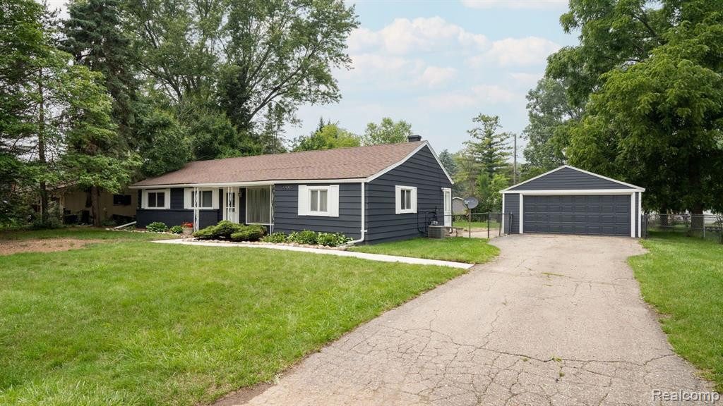 6368 HERMANA Road, West Bloomfield, MI 48324 — Photo 2