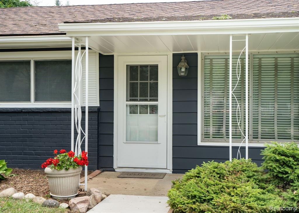 6368 HERMANA Road, West Bloomfield, MI 48324 — Photo 4