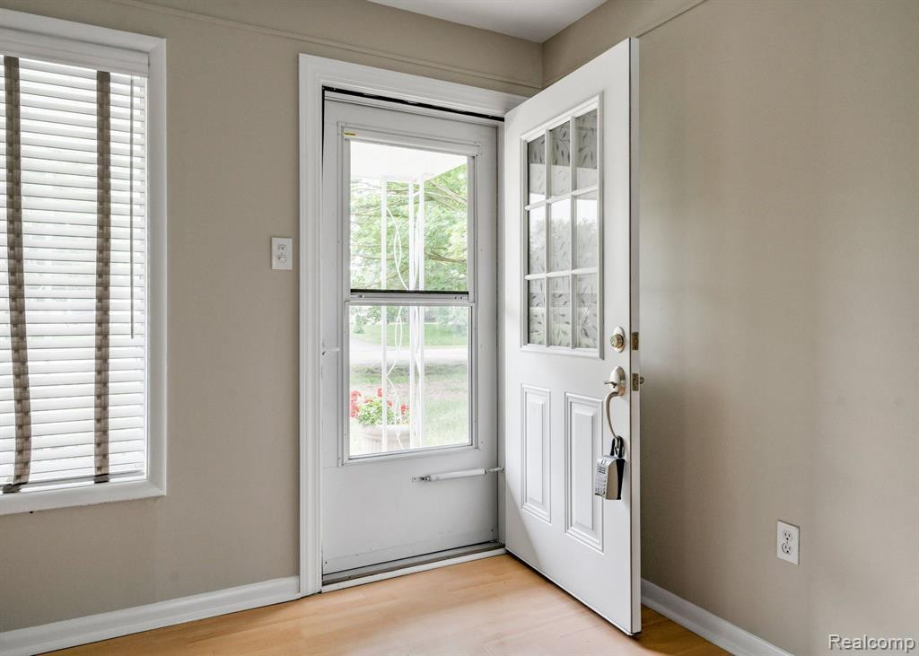 6368 HERMANA Road, West Bloomfield, MI 48324 — Photo 5