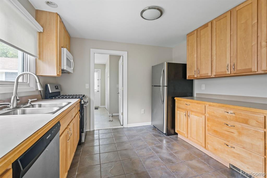 6368 HERMANA Road, West Bloomfield, MI 48324 — Photo 13