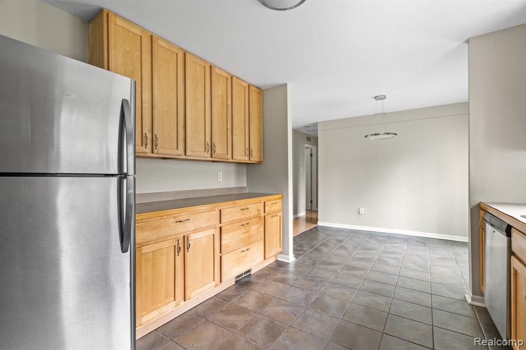 6368 HERMANA Road, West Bloomfield, MI 48324 — Photo 16