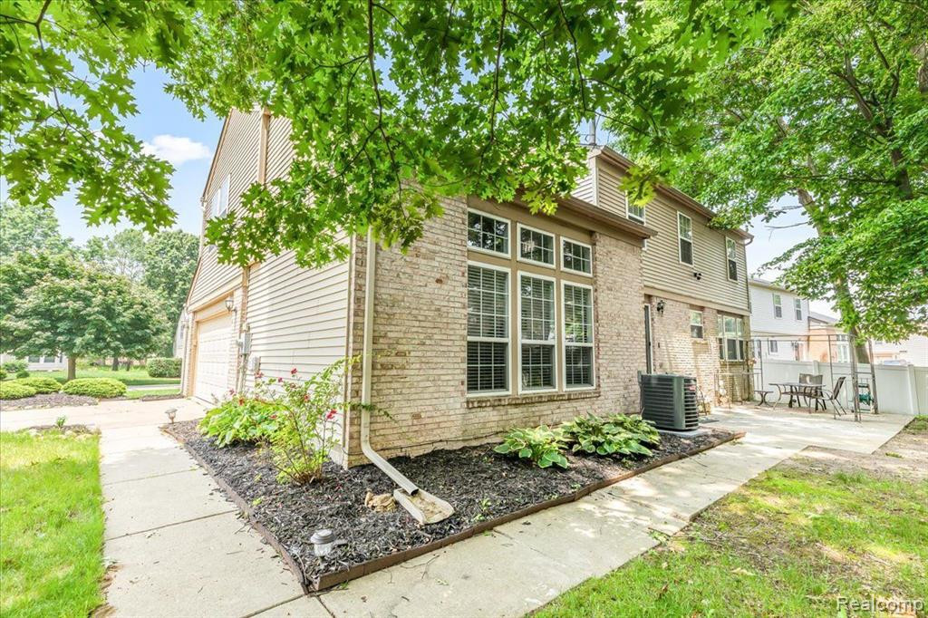 15595 BROOKSIDE Drive, Van Buren, MI 48111 — Photo 4