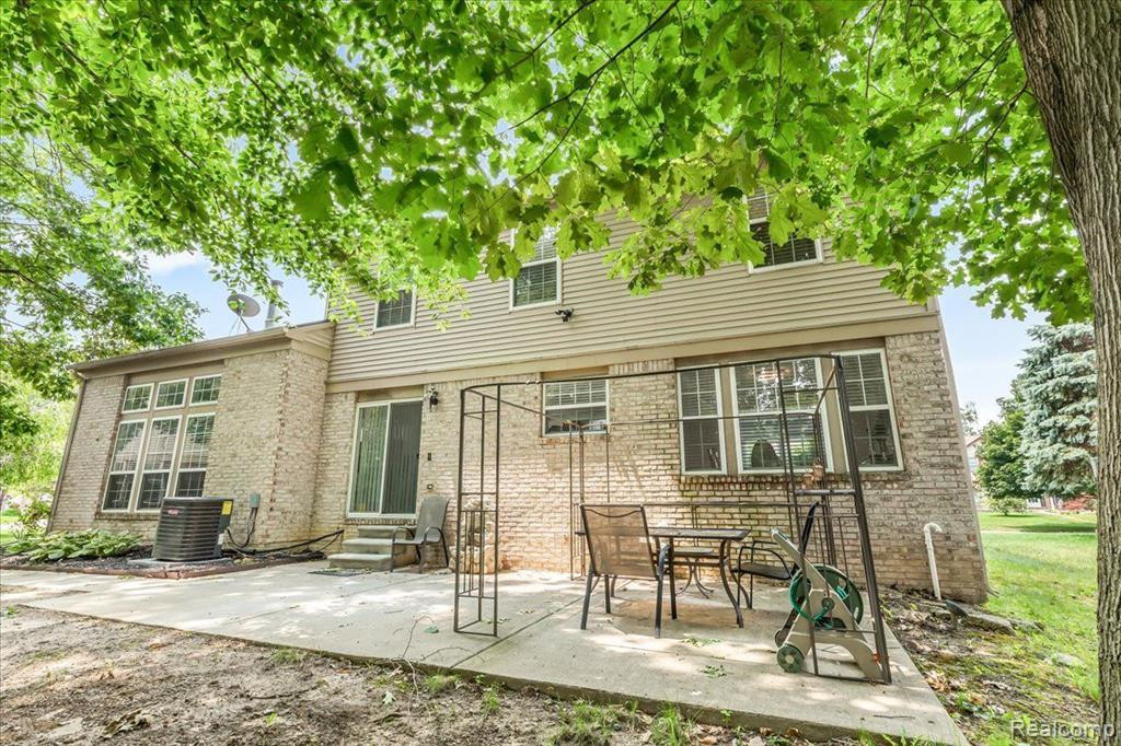 15595 BROOKSIDE Drive, Van Buren, MI 48111 — Photo 6