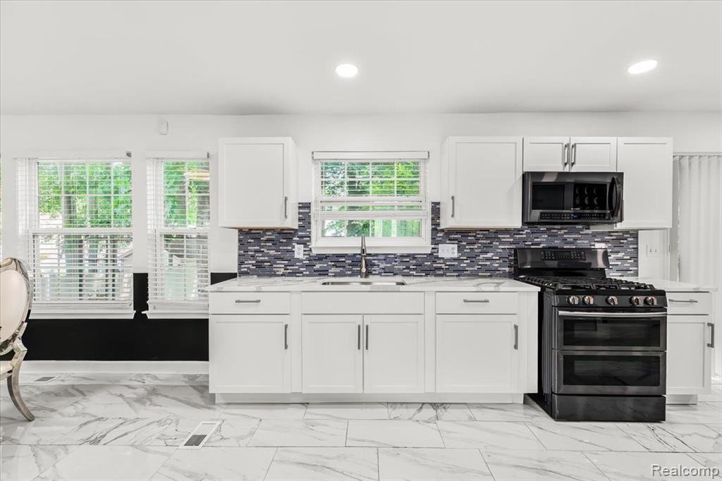 15595 BROOKSIDE Drive, Van Buren, MI 48111 — Photo 16