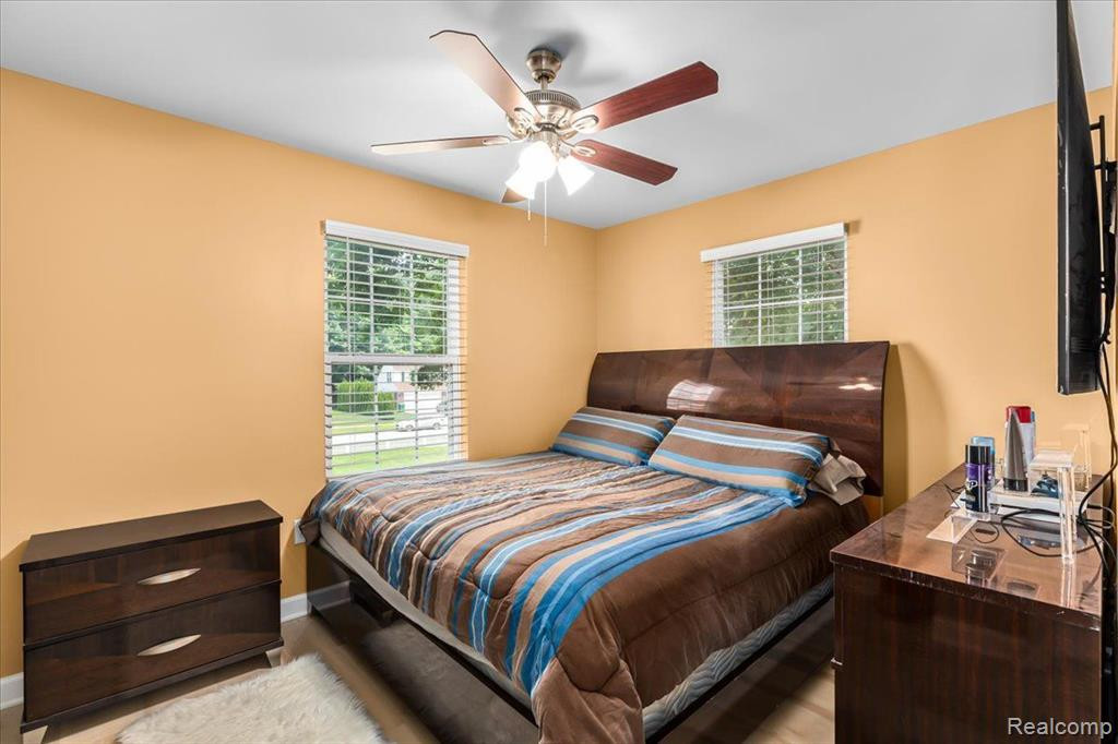 15595 BROOKSIDE Drive, Van Buren, MI 48111 — Photo 34