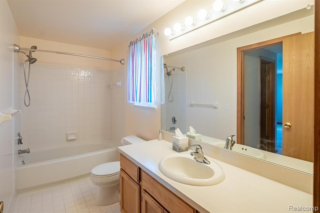 780 STONEY Drive, South Lyon, MI 48178 — Photo 16