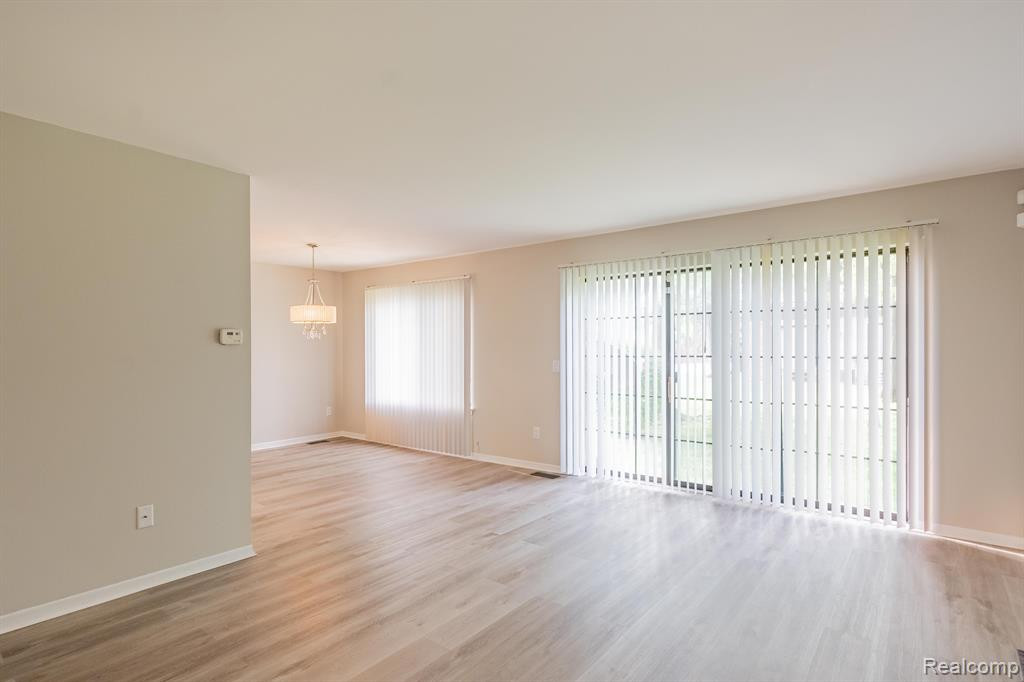 26746 SUMMERDALE Drive, Southfield, MI 48033 — Photo 4